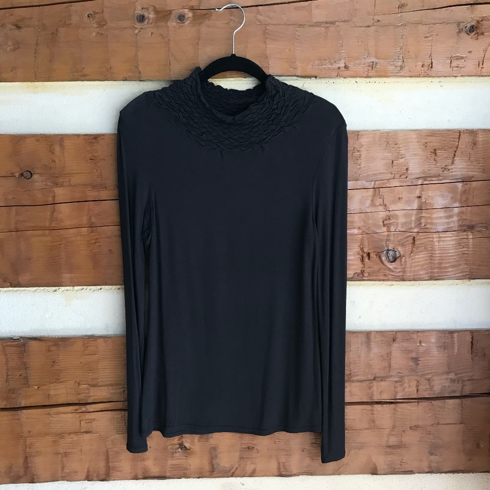Elie Tahari turtleneck size M